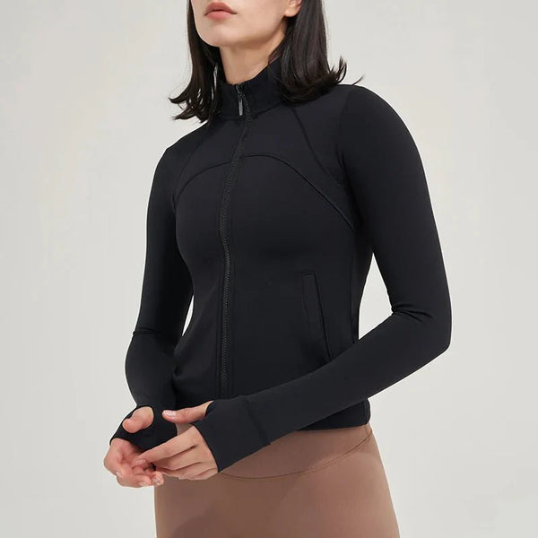 Chaqueta Fitness cortavientos negra ligero con protección solar de mujer