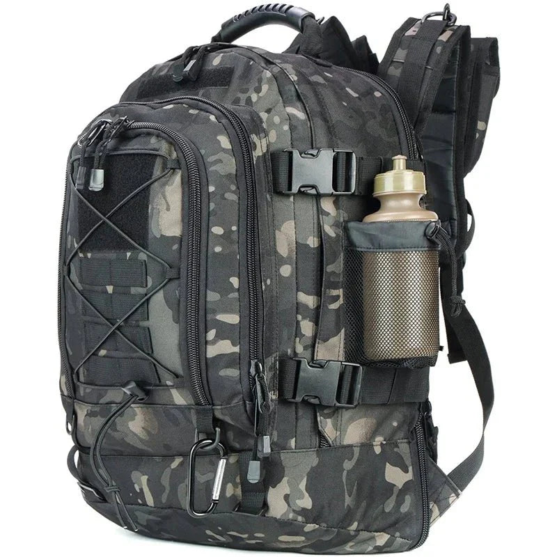 Mochila de 60 litros.
Material Oxford impermeable de camuflaje.